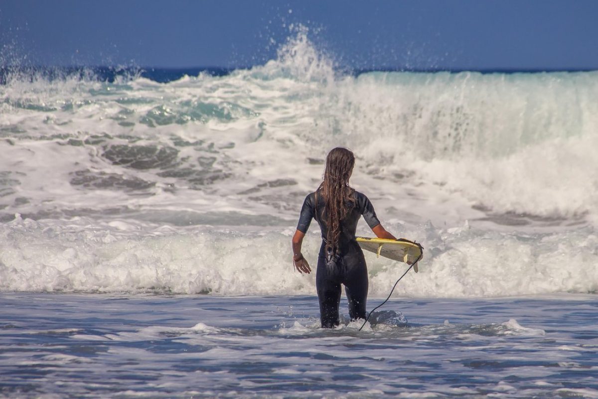 Choisir sa planche de surf selon son niveau et son gabarit