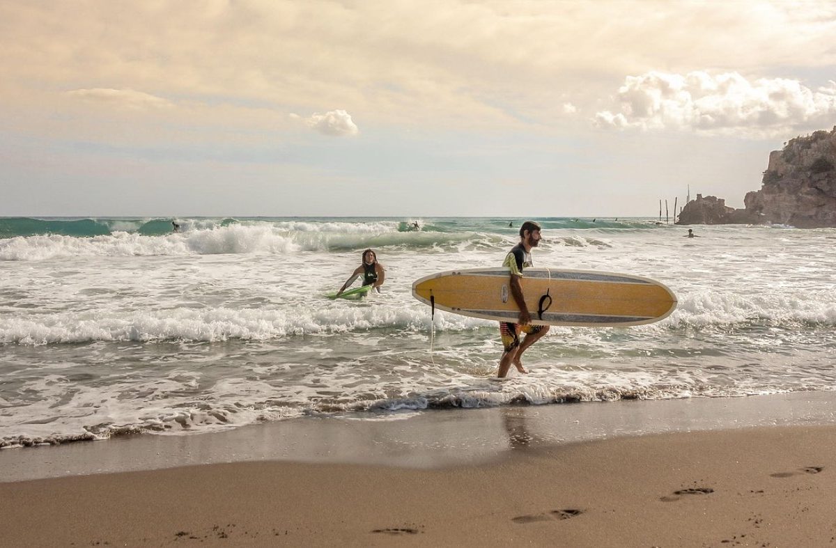 Patagonia ou O'Neill : quelle combinaison de surf choisir